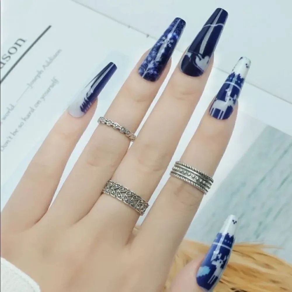 Winter Graphic Press On Nails